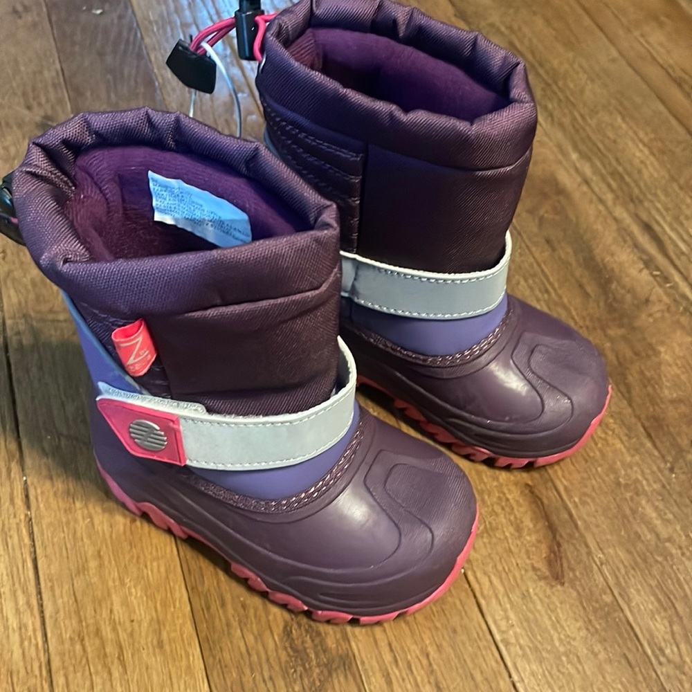 LAST CHANCE NWOT Zella Purple and pink snow boots for toddler